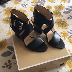 Michael Kors - Adriana Sandal Leather shoes.